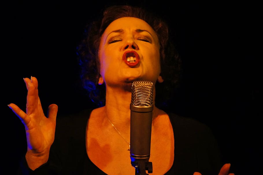 woman wearing black scoop-neck top singing in front of condenser microphone HD wallpaper