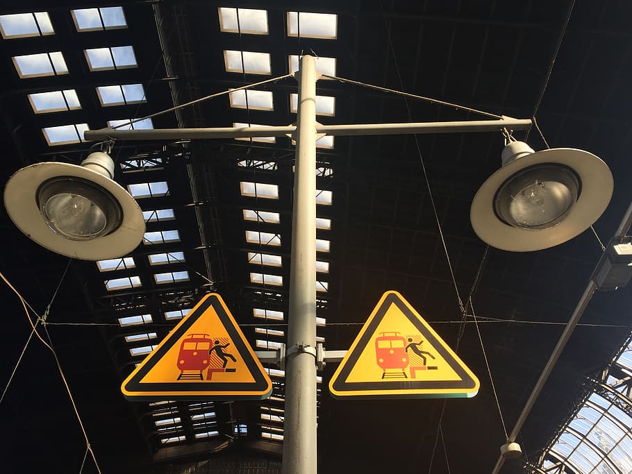 risk, train, fall, roof, window, warning, hbf, central station HD wallpaper