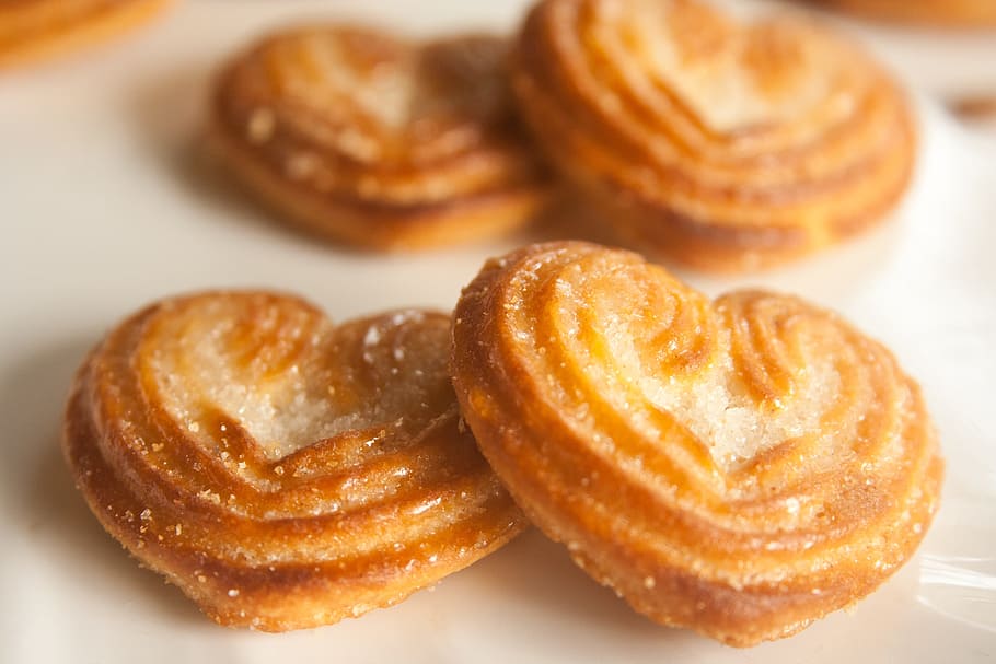 heart baked biscuit, cookies, biscuits, sugar, pastry, delicious HD wallpaper