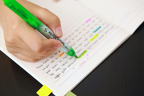 person using green highlighter pen, coloring, fluorescent, marking HD wallpaper