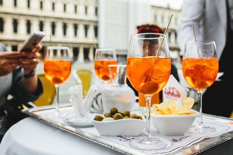 Aperol Spritz is a cocktail consisting of prosecco, aperitif and soda water, HD wallpaper
