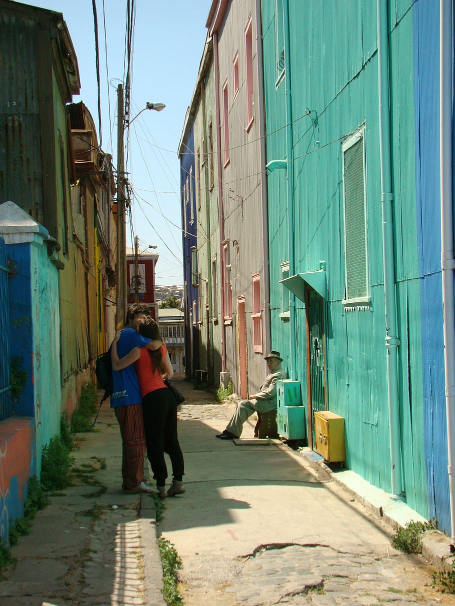 man and woman kissing on street during day time, love, romance HD wallpaper