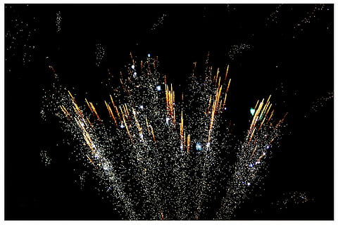 firecrackers exploding on sky, night, summer, night sky, black HD wallpaper
