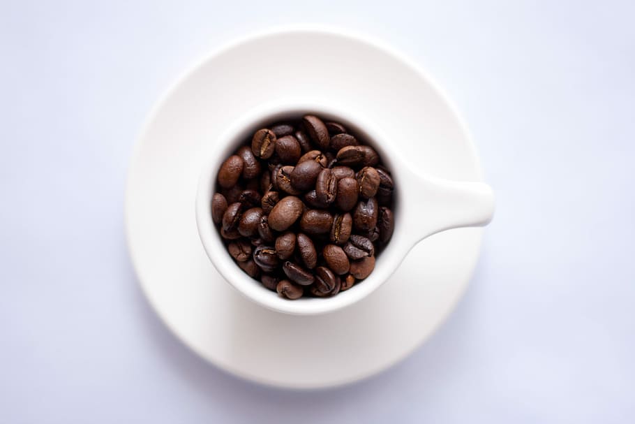 coffee bean filled coffee cup with matching saucer, roasted coffee beans in cup, HD wallpaper