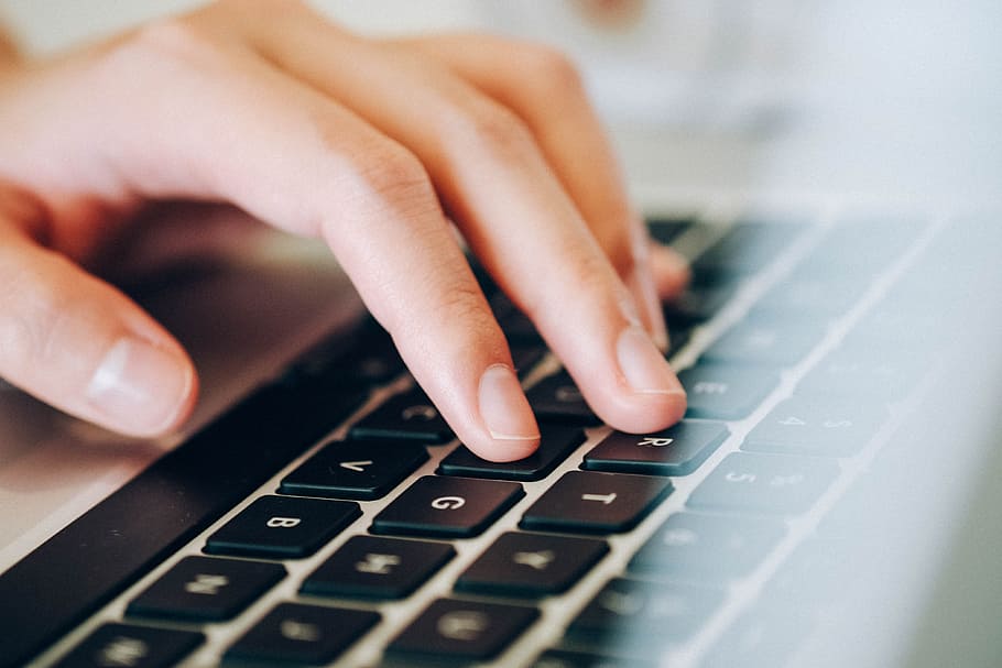 close-up photo of person manipulating on black and grey laptop HD wallpaper