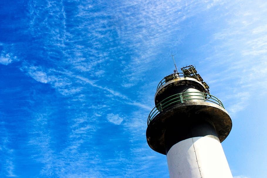Down Viewing Lightpost, architecture, blue, blue sky, clouds HD wallpaper