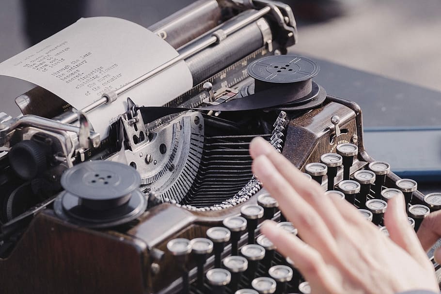 person typing using typewriter, person typing on typewriter, hand HD wallpaper