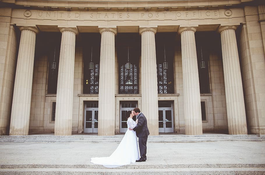 man kissing woman, women's red dress, wedding, column, bride HD wallpaper
