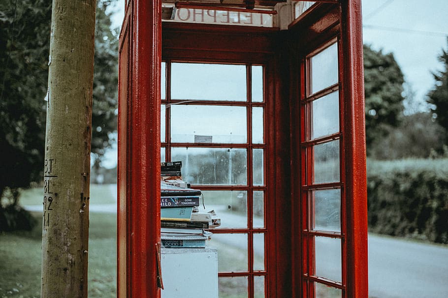 Phone Box Library, shallow focus photo of red telephone booth, HD wallpaper