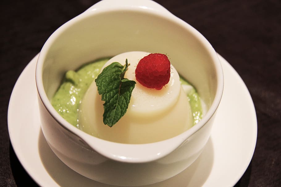 white ceramic bowl, dessert, raspberry, leaf, almond, avocado HD wallpaper