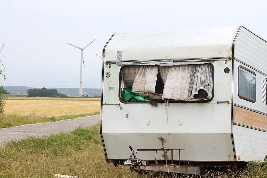 Caravan, Old, Broken, discarded, pinwheel, wind energy, alternative energy HD wallpaper