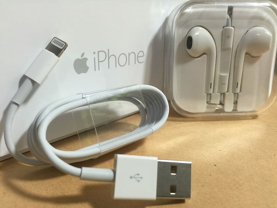 Наушники USB для айфона. Apple Earpods старые. Apple Earpods 3 коробка картинки. Айрподс про качественное фото.