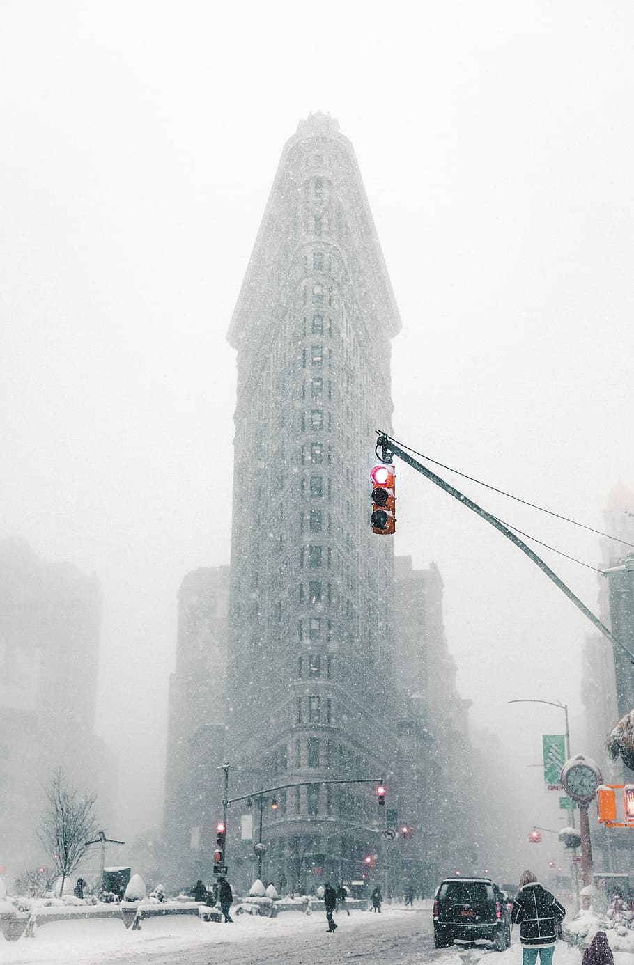 Flatiron building, low-angle photography of gray concrete high-rise building HD wallpaper