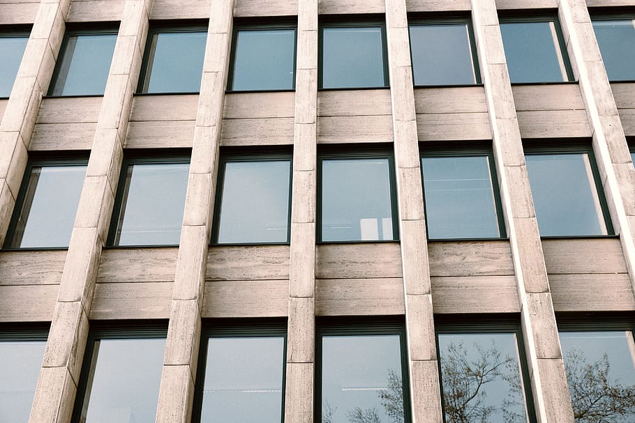 Building stack. Фото здания из окна. Тень на Цветном здании с окнами. Здание SBS.