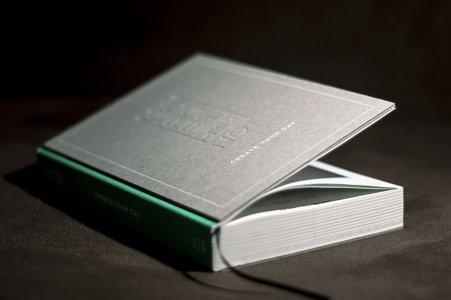 low-light photography of gray book, calendar, office, notebook HD wallpaper