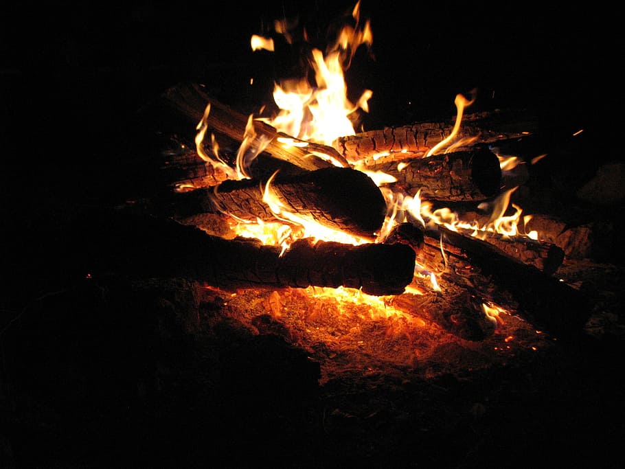 fire, flame, night, yellow, burn, wood fire, heat, embers, heiss HD wallpaper