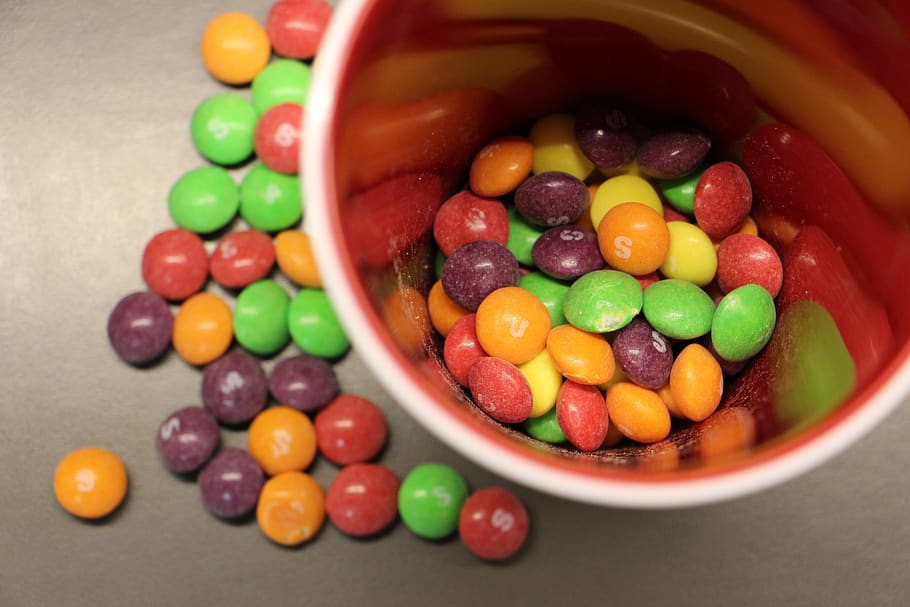 smarties, candy, colorful, multi colored, food, sweet, sweet food HD wallpaper