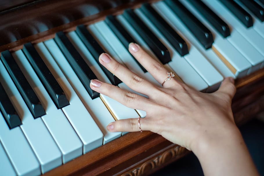 person playing piano keys, hand, music, human hand, human body part, HD wallpaper