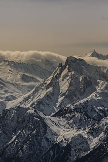 snowy mountain during daytime, snowy mountain under cloudy sky HD wallpaper