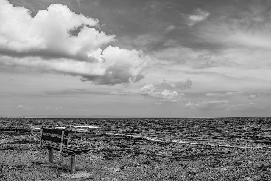 bench, beach, sea, sky, clouds, scenery, horizon, black and white HD wallpaper