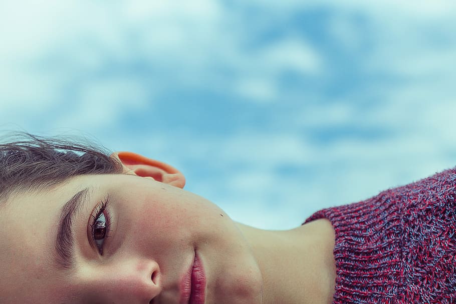 woman wearing red knit top, woman laying under blue sky, look HD wallpaper