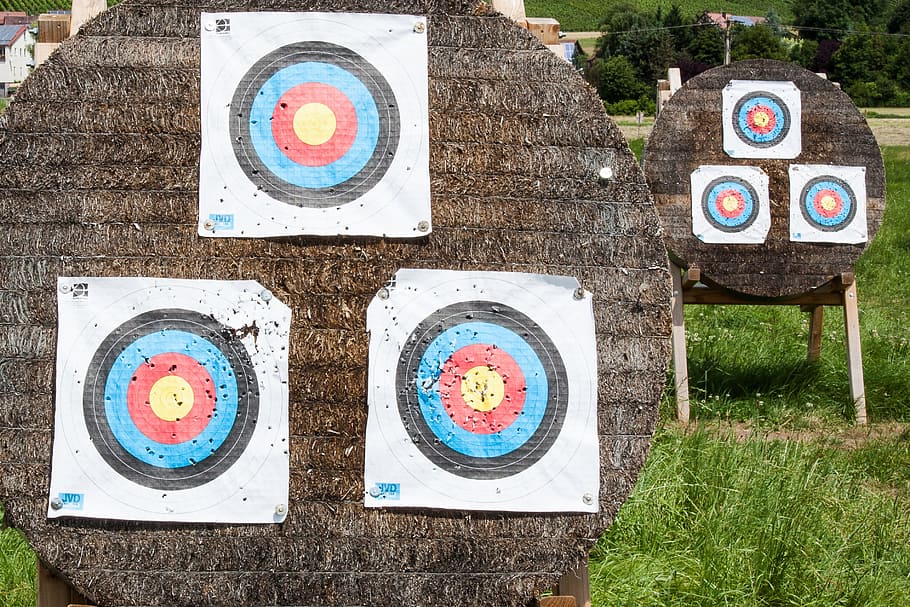 three white target sheets on round brown board, objectives HD wallpaper