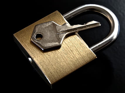 key on brass padlock, U-Lock, Closed, Metal, to, shiny, backed up HD wallpaper