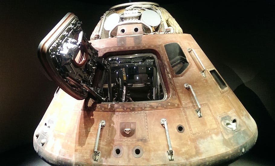 brown and black metal machine, space capsule, landing module