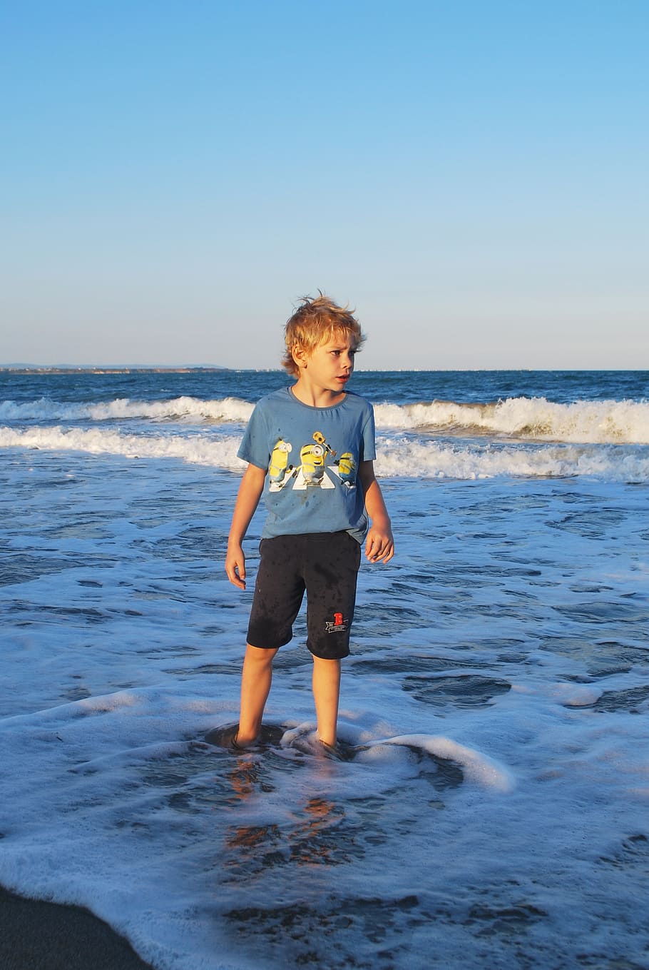 boy, sea, walking, standing, watching, sand, blue, beautiful HD wallpaper