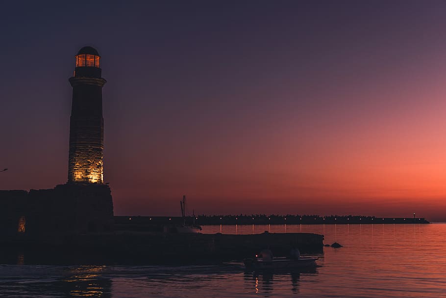 lighthouse near body of water, lighthouse near body of water during sunset HD wallpaper