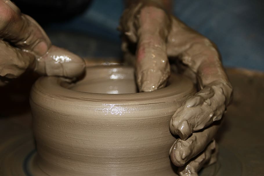 person making clay pot, pottery, hands, closeup, sculpture HD wallpaper