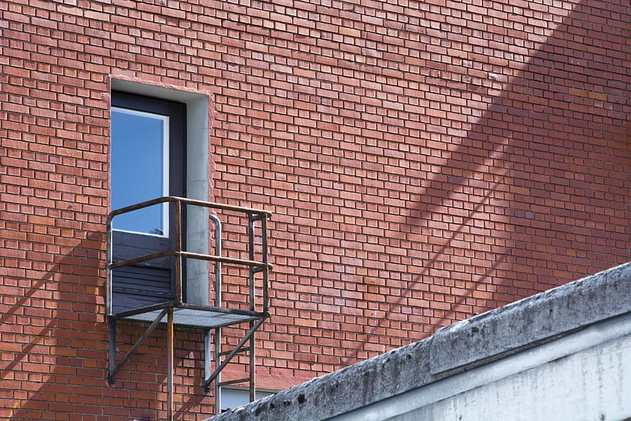 Emergency Exit, Wall, Door, Head, balcony, farbenspiel, red HD wallpaper