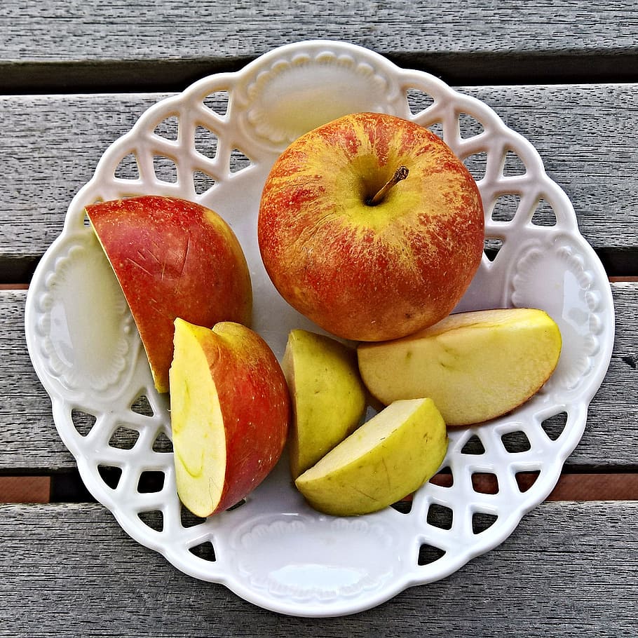Apple, Fruit, Cut, Eat, Nibble, apple pieces, sweet, tart, juicy HD wallpaper
