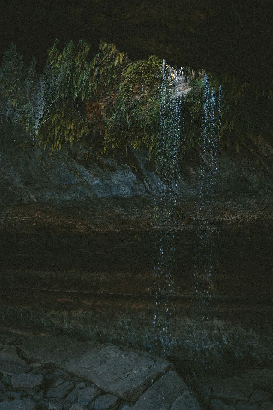 water falling in the cave, waterfalls inside cave, rock, cliff HD wallpaper