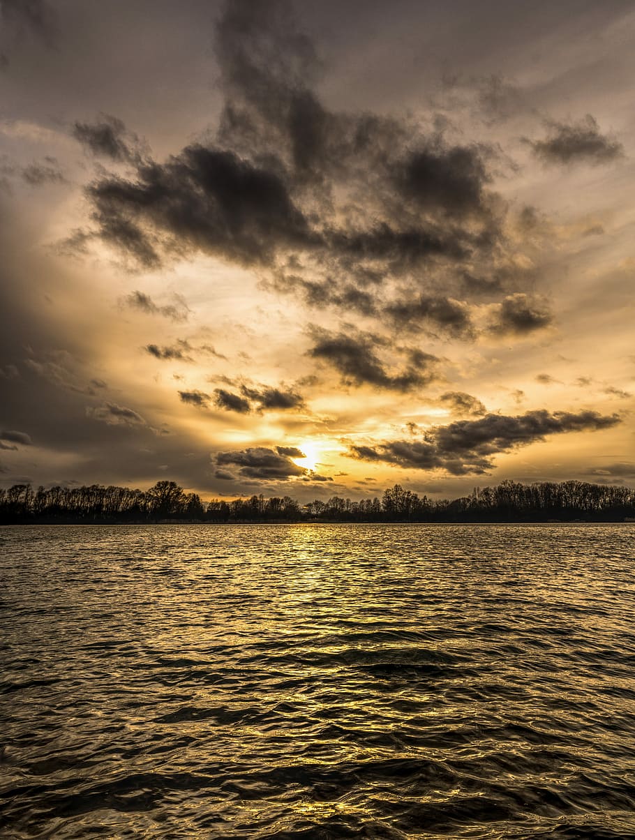 body of water under gray cloudy sky, sunset, waters, clouds HD wallpaper