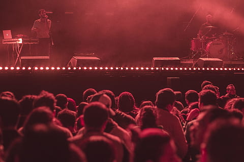 man singing in front of group of people, people watching the concert HD wallpaper