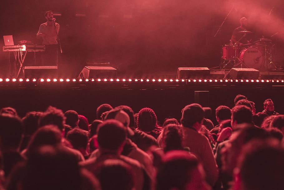 man singing in front of group of people, people watching the concert HD wallpaper