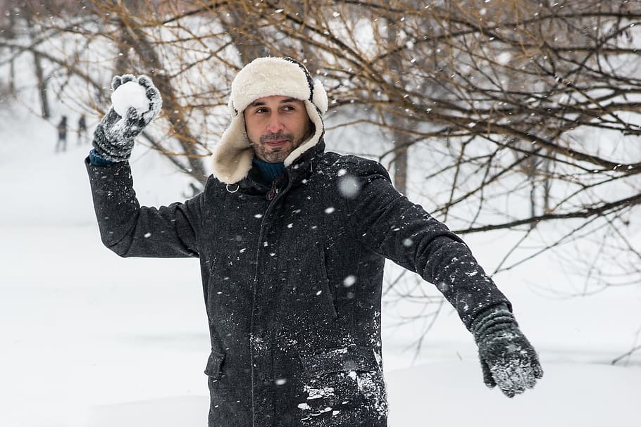 man playing snowball, winter, the snow falls, snowballs, winter games, HD wallpaper