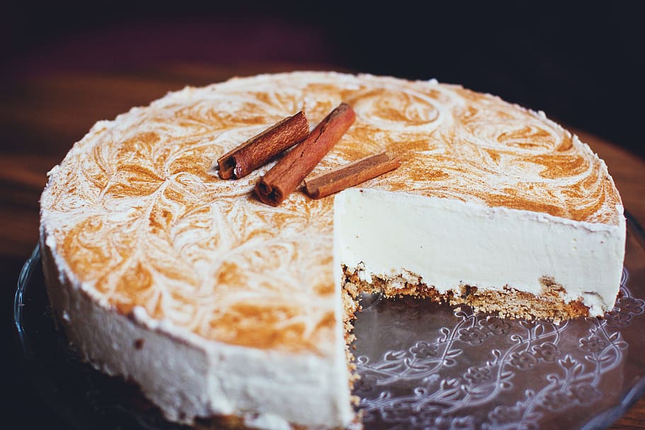 cake with syrup toppings, blur, cheesecake, cinnamon, close-up HD wallpaper