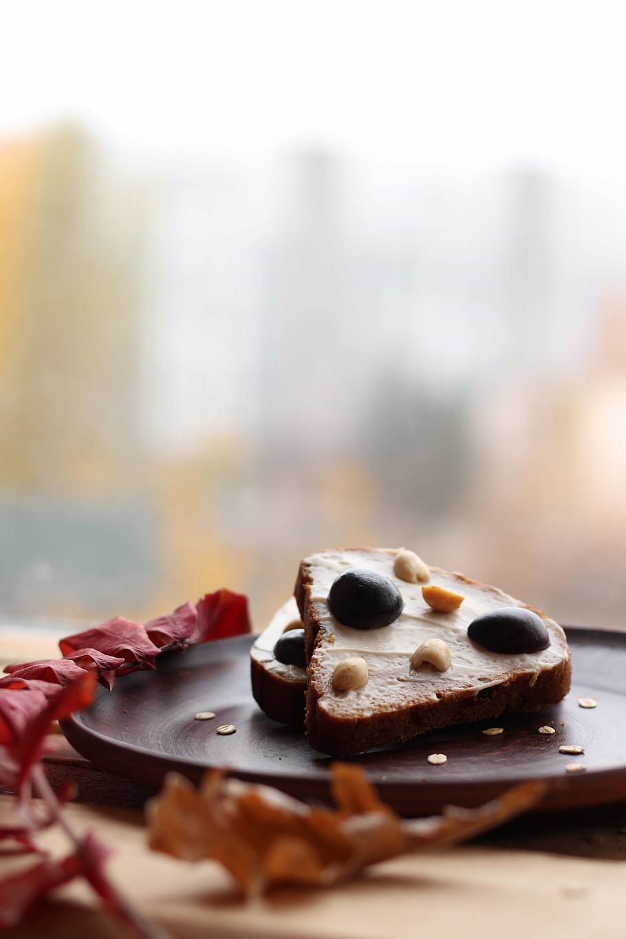 pastries with nuts on plate, two slice breads on brown plate HD wallpaper