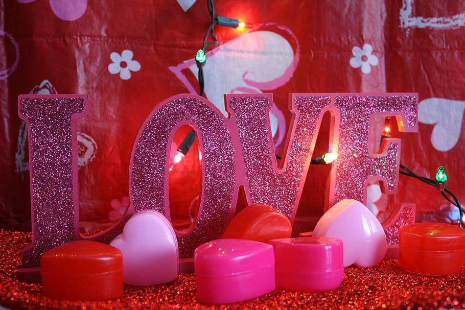 pink love freestanding letters on floor, valentine, valentines day, HD wallpaper