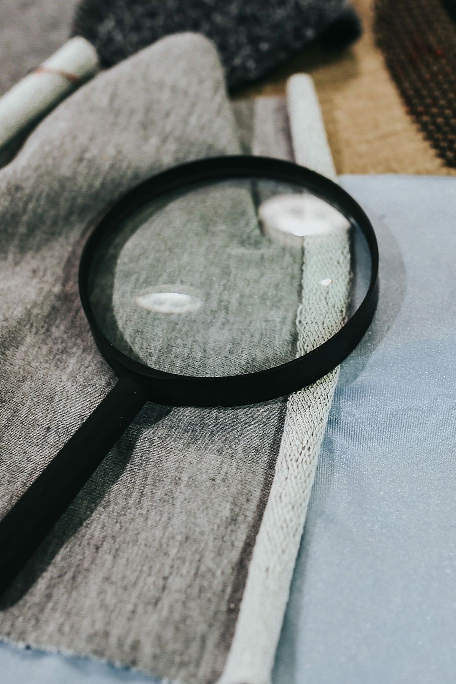 Magnifying glass with fabric on a table, material, cloth, textile HD wallpaper