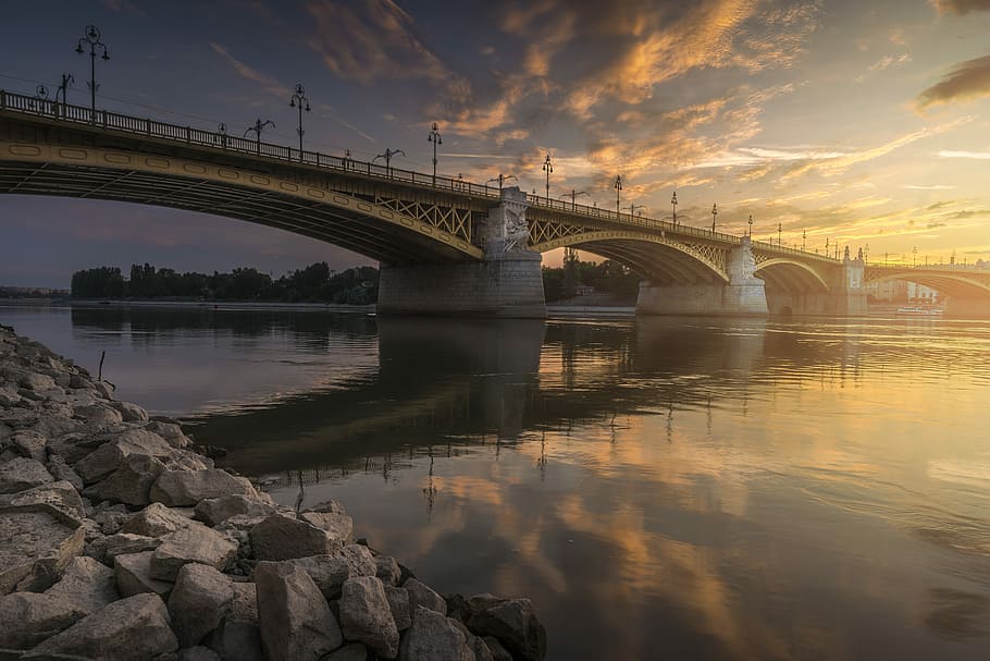 bridge under blue sky, architectural photography of arch bridge HD wallpaper