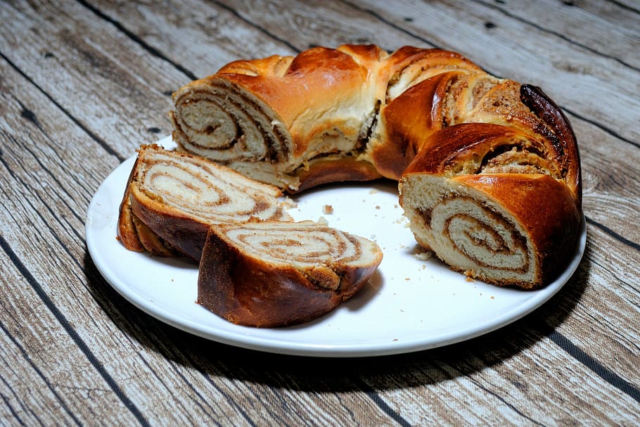 walnut braid, bake, cake, delicious, pastries, eat, dough, hefekranz HD wallpaper