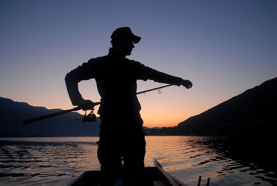 silhouette photograph of man fishing on lake, fischer, profession HD wallpaper