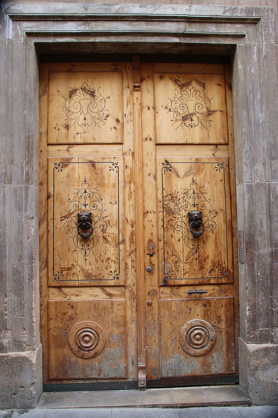 door, saragossa, aldaba, entrance, closed, wood - material HD wallpaper