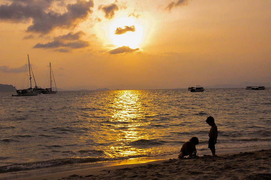 Beach, Figure, Sunset, sea, silhouette, two people, nature HD wallpaper