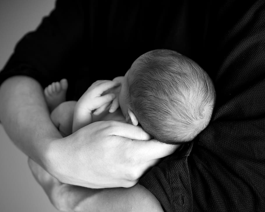 grayscale photo of person carrying baby, child, newborn, arms HD wallpaper