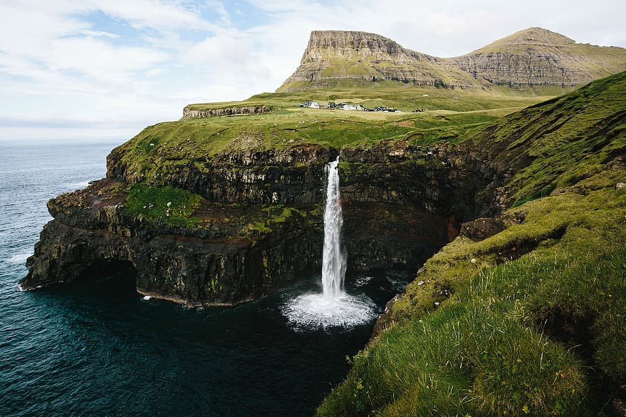 waterfalls during daytime, waterfalls rushing on sea, mountain HD wallpaper