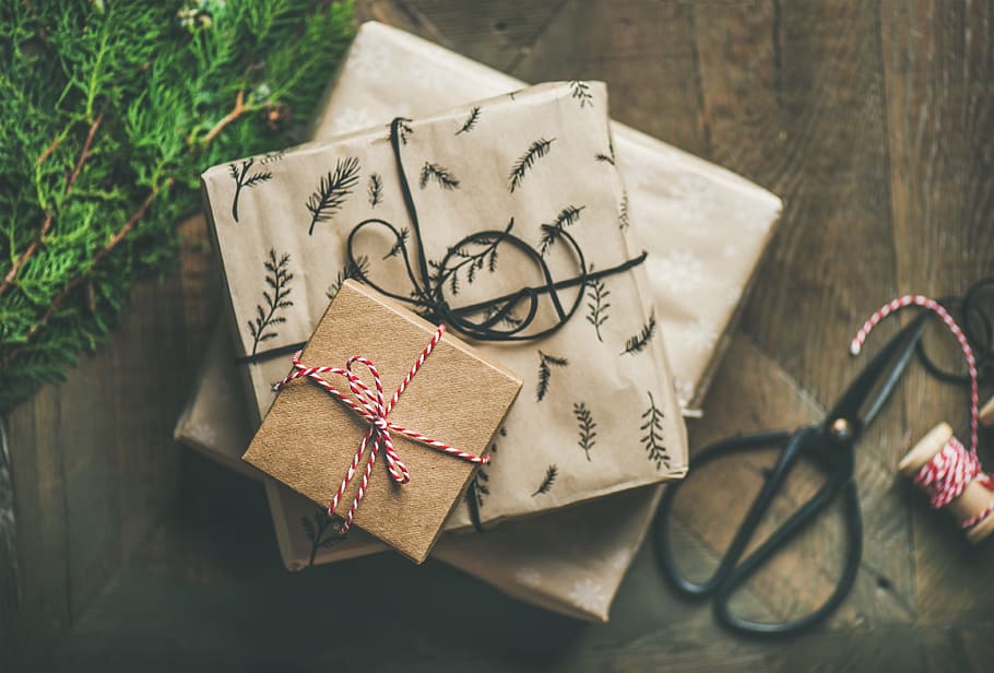 shallow focus photography of present boxes, gifts, background HD wallpaper